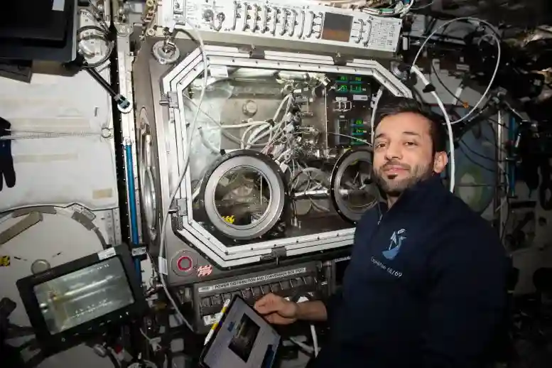 Astronaut-Sultan-Alneyadi-Sets-Up-Physics-Research-Hardware-777x518.webp