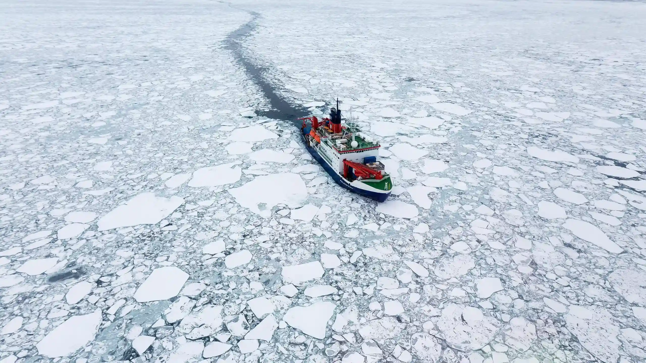 Polarstern-Drifting-in-Arctic-Sea-Ice-scaled.webp