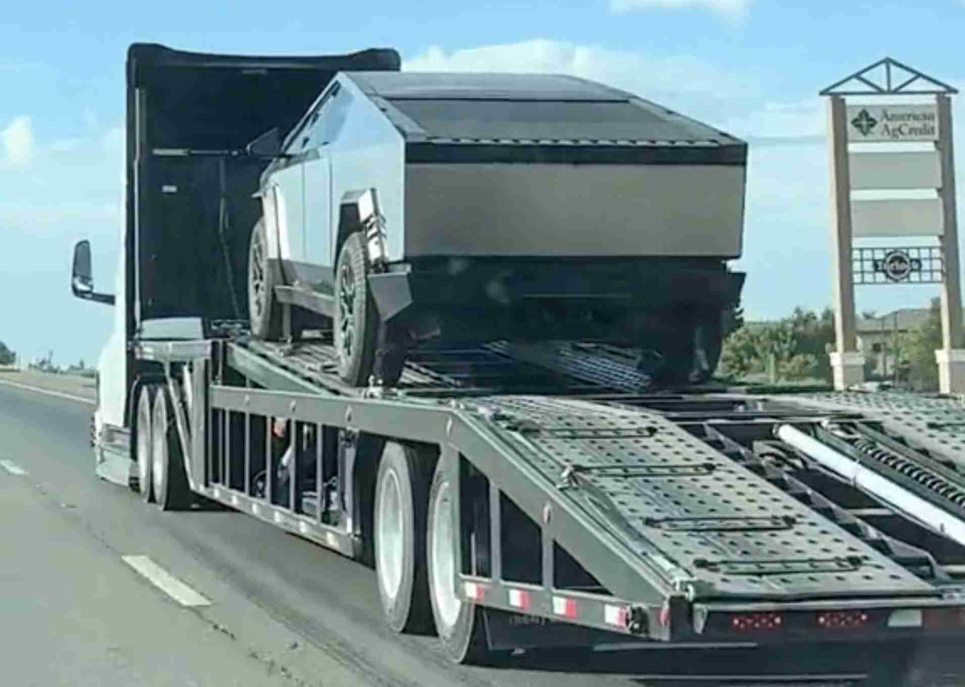 tesla-semi-cybertruck-sighting.jpg